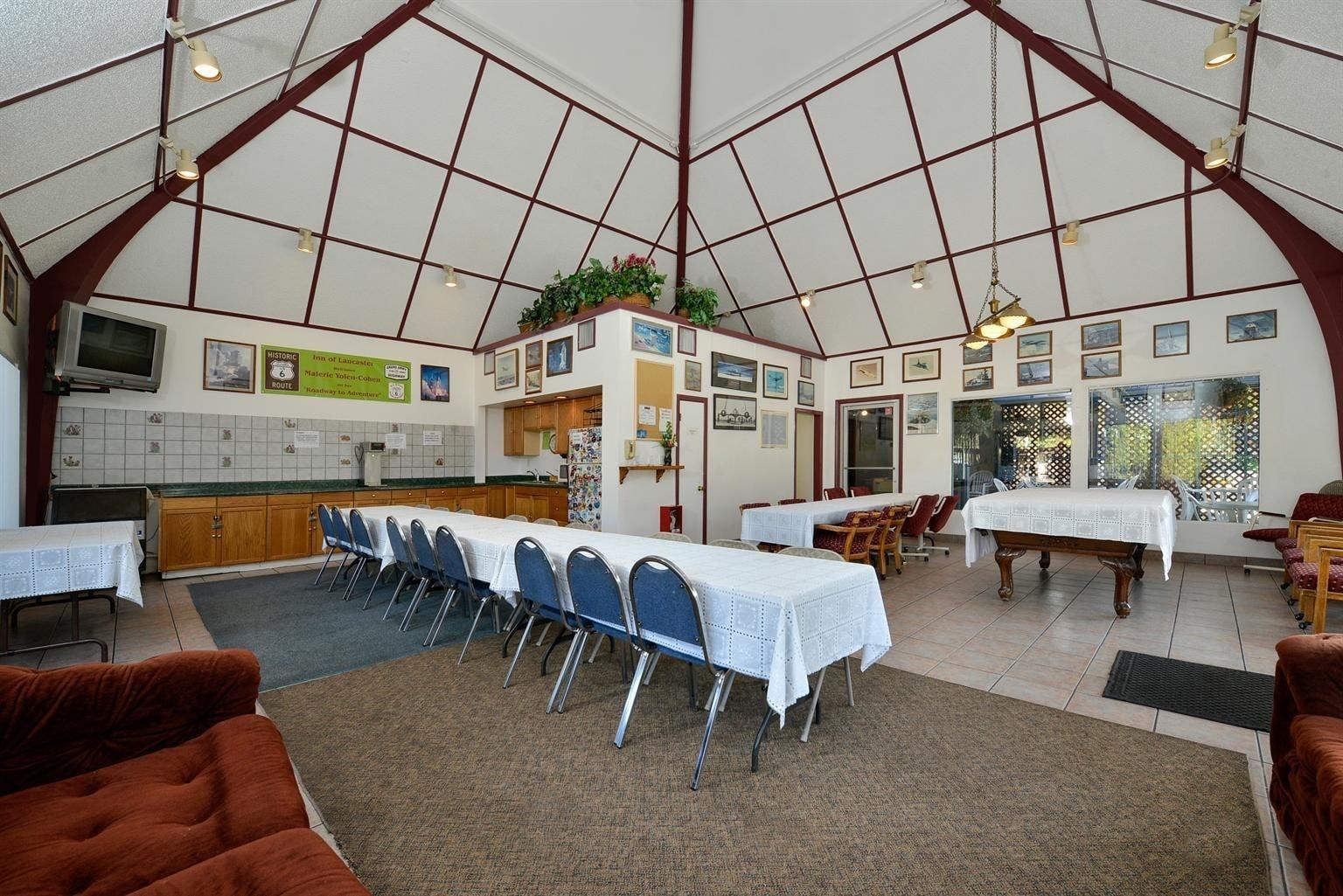 Americas Best Value Inn & Suites - Ланкастер Экстерьер фото
